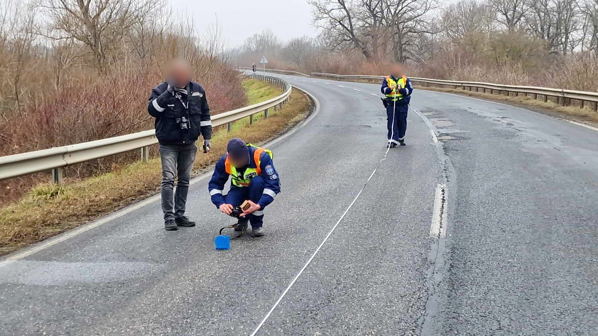 Halálos baleset a 8-ason - szalagkorlátnak csapódott és a mélybe zuhant egy Citroen