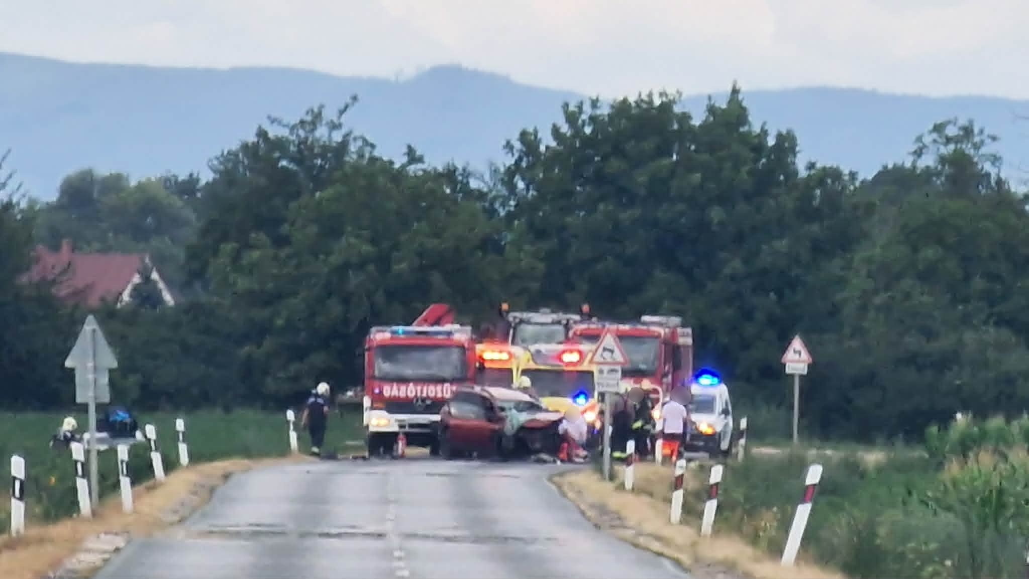Frontális baleset miatt teljes útlezárás a 87-es főúton Vasszécseny és Csempeszkopács között Frontális baleset miatt teljes útlezárás a 87-es főúton Vasszécseny és Csempeszkopács között