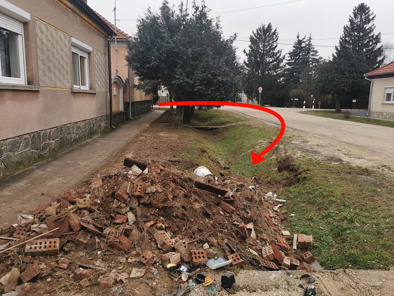 A kisodródó kisteherautó szerencsére senkit sem sodort el a csendes utcában