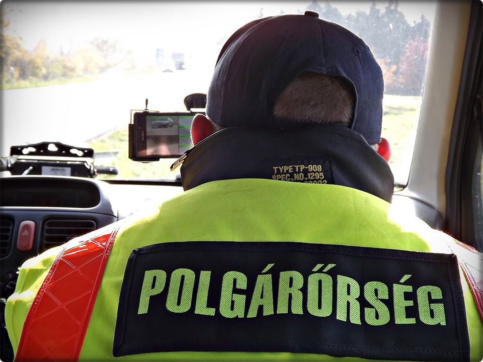 Körözött autókat kerestek a polgárőrök Kisunyomnál