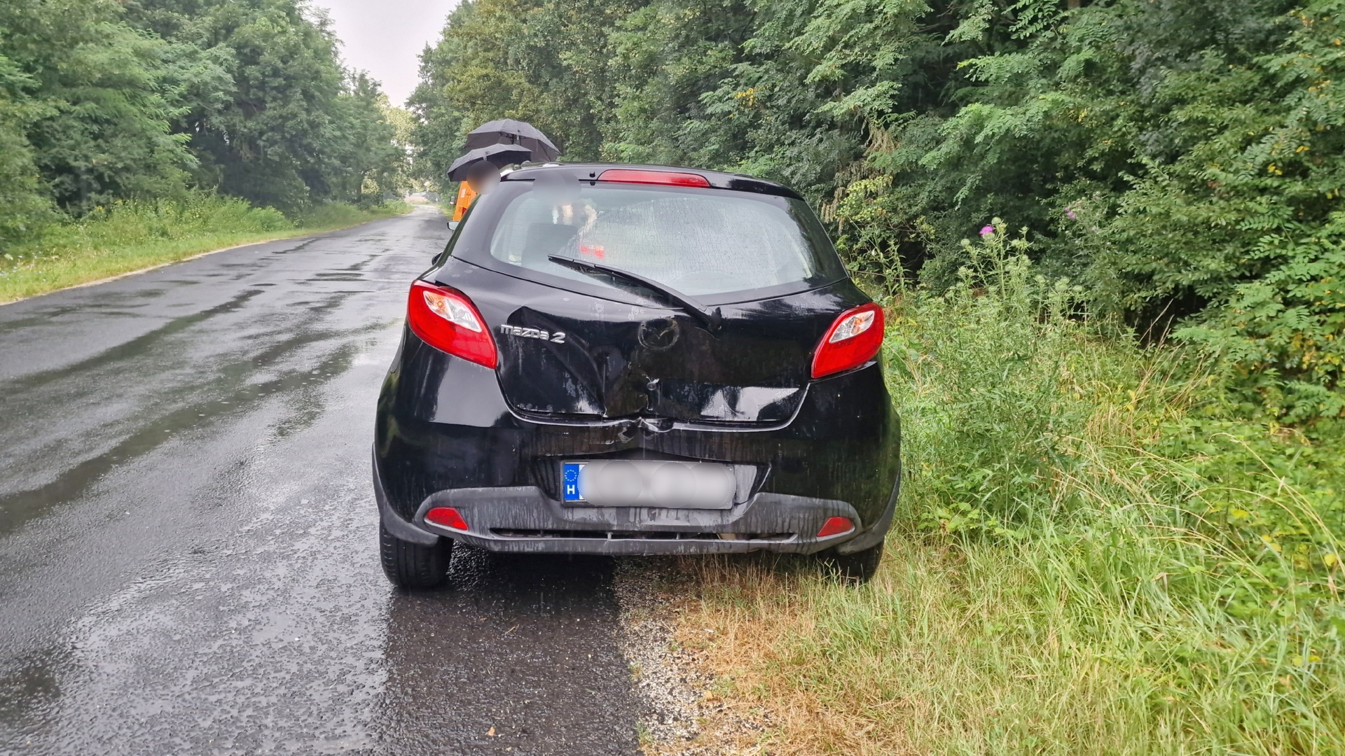 Ráfutásos baleset okozott nagy torlódást a 84-es főúton, Gércénél - Suzuki ütközött Mazdának