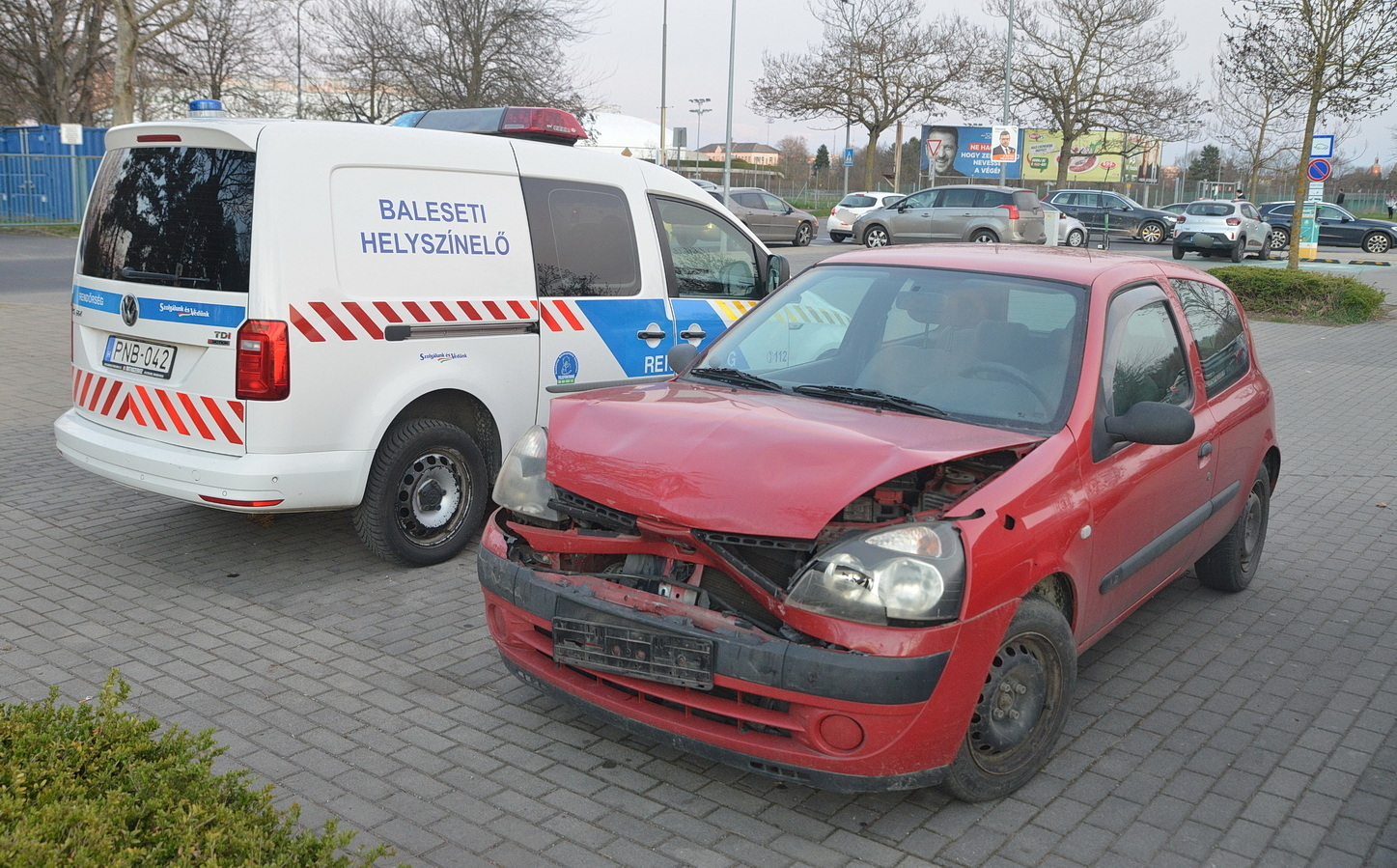 Renault ütközött Peugeot hátuljának Szombathelyen