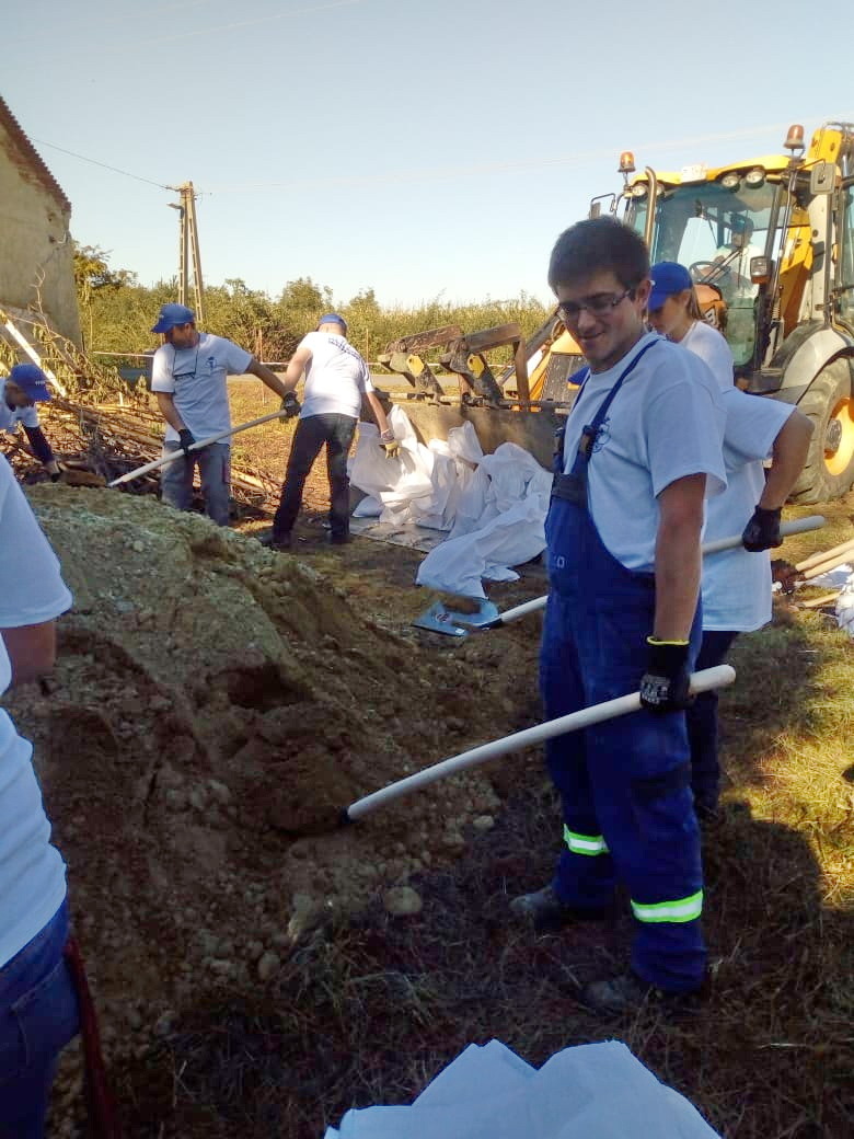 42719748_1998316460413833_4075978621657808896_n