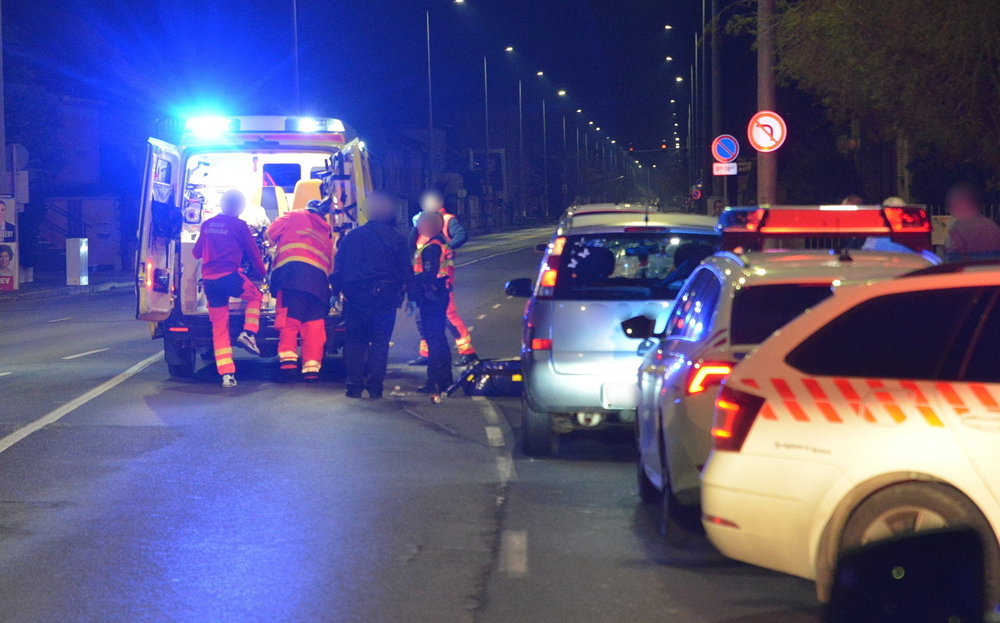 Egy csoportra figyelt az Opel sofőrje, amikor berobbant a szélvédő – súlyosan megsérült az elütött férfi Szombathelyen