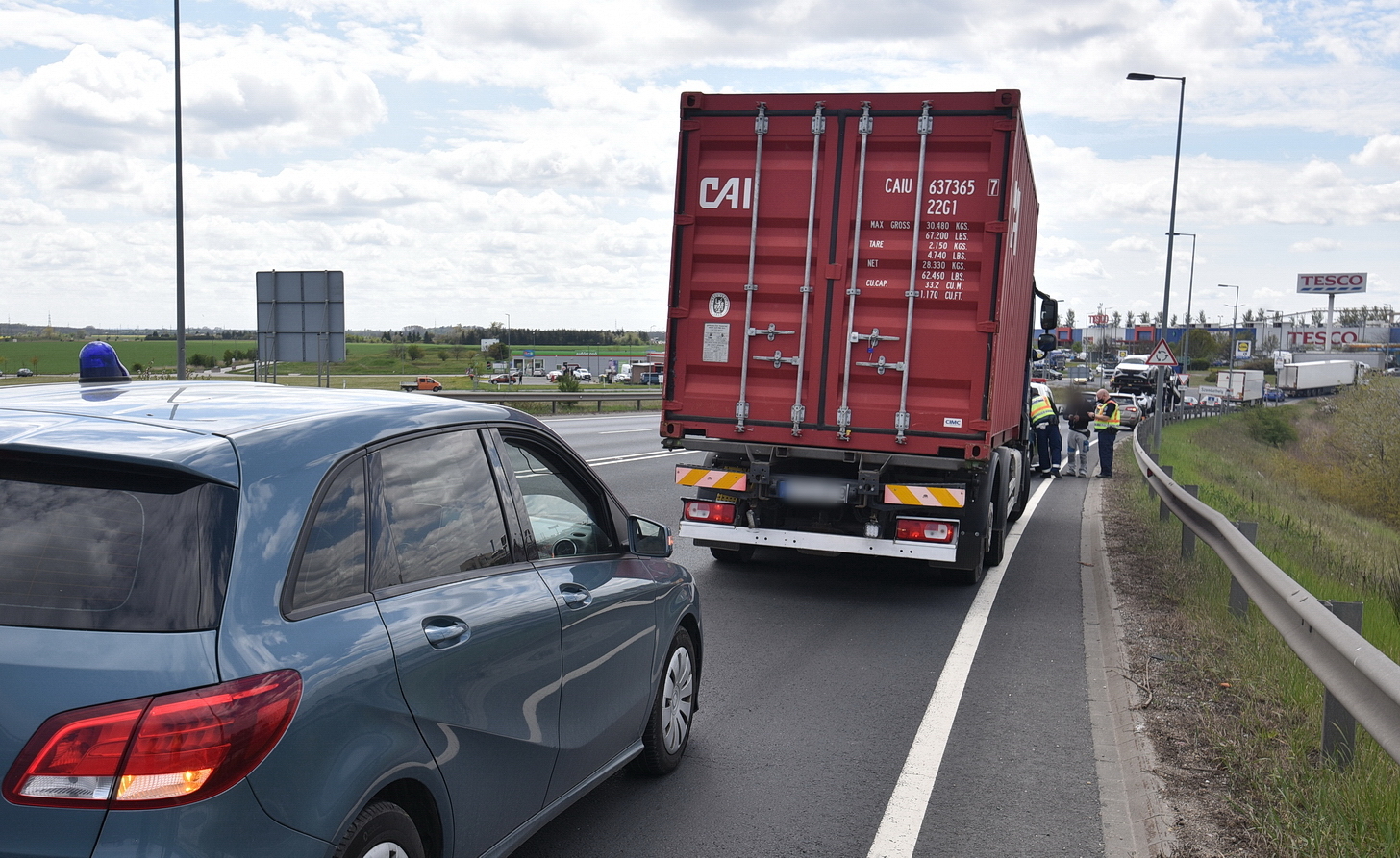 DAF kamion fordított maga elé Audit a Zanati felüljárón