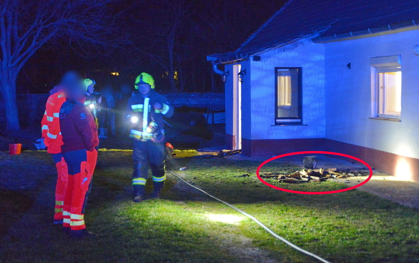 Kandalló mellett kapott lángra a tűzifa Kemenessömjénben