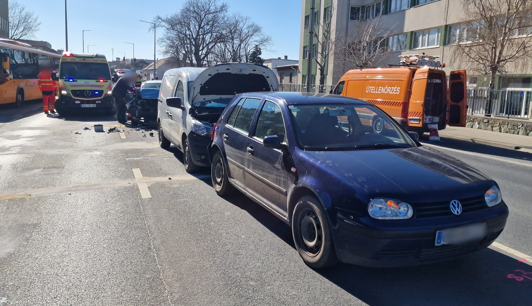 Ráfutásos baleset Szombathelyen, a Zanati úton