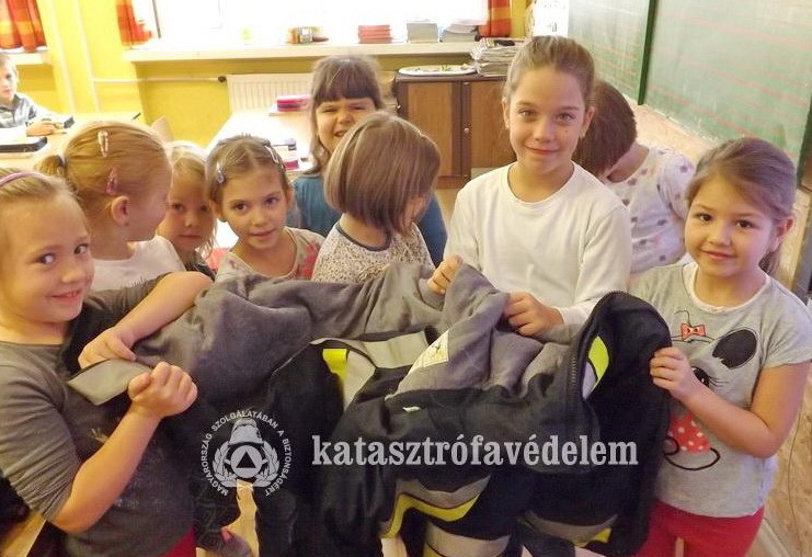 Gothard Jenő Általános Iskola első osztály-tűzvédelem1