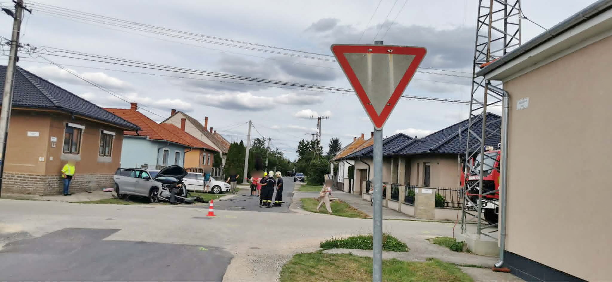 Négyen megsérültek Sárváron - Toyota hajtott Skoda elé kereszteződésben