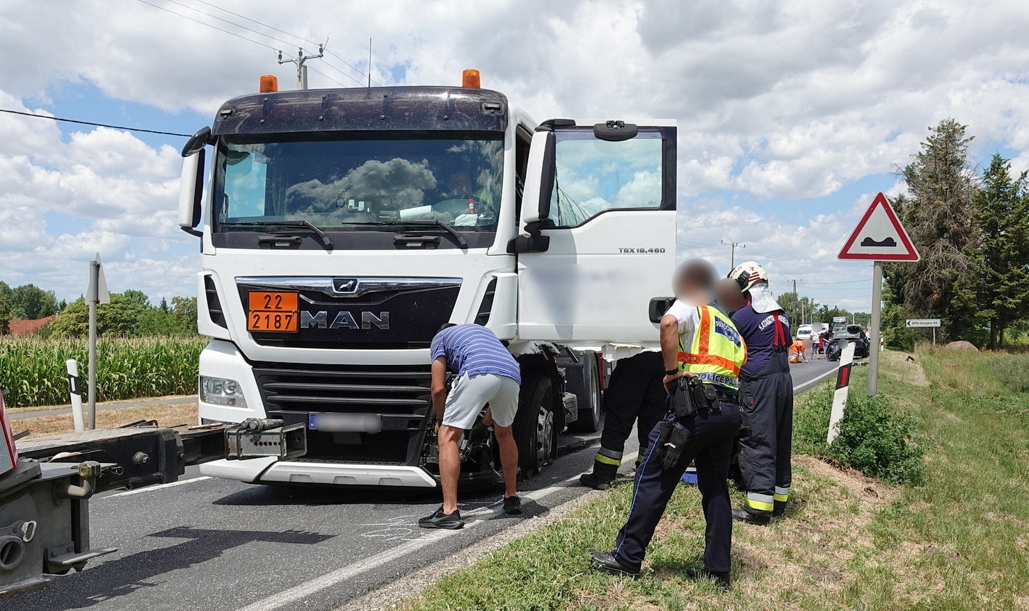 Kamera rögzítette az ütközést: Ford ütközött MAN tartályautóval a 86-os főúton, Szombathely közelében