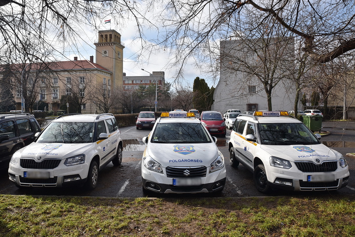 Polgárőr járművek.