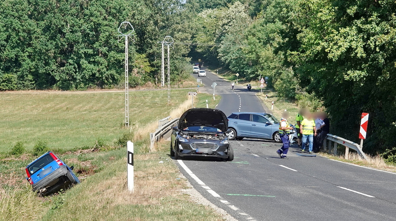 Lerepített az útról egy Fiatot egy Hyundai Sitke közelében, a 834-es főúton