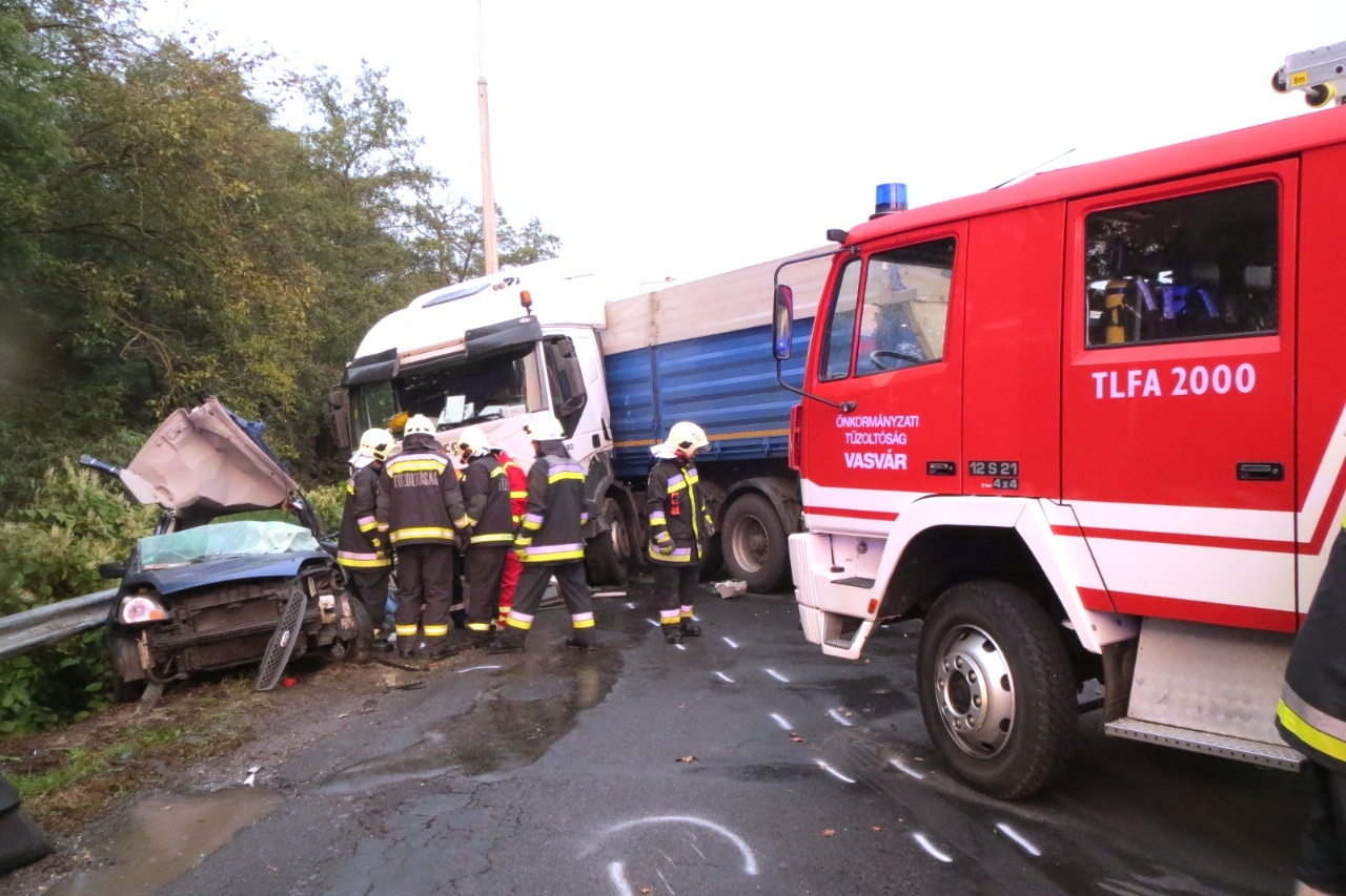 Súlyos baleset Vasvárnál, a 8-as főúton