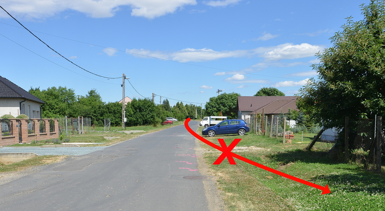 Egyenes szakaszon tért át a menetirány szerinti bal oldalrs a mazda