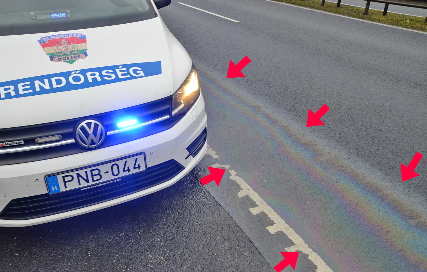 KIA-ról leszakadó kardántengely rongált meg egy Suzukit és egy Opelt a 86-os főúton, Egyházasrádóc közelében