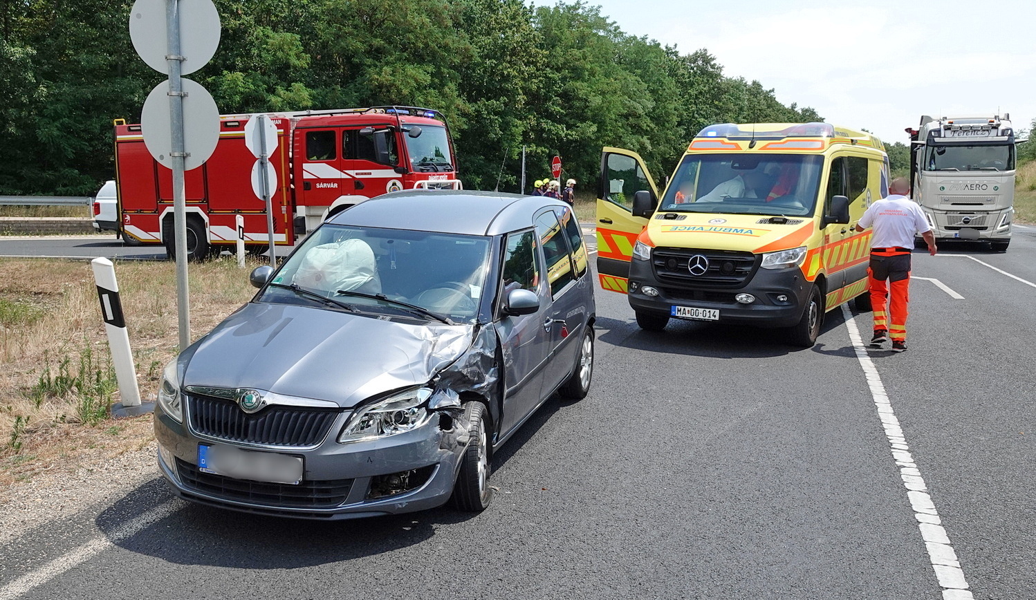 Skoda elé hajtott egy SsangYong a 84-esen, Sárvárnál - ketten megsérültek