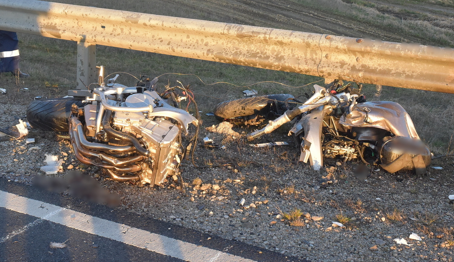 Két Yamaha motort tarolt le a Mercedes kamion - meghalt az egyik motoros Nádasdnál