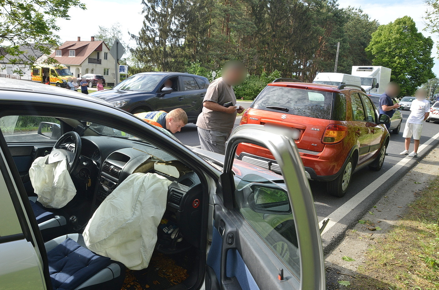 Opel tolt Suzukit egy Lanciának Balogunyomnál, a 86-os főúton