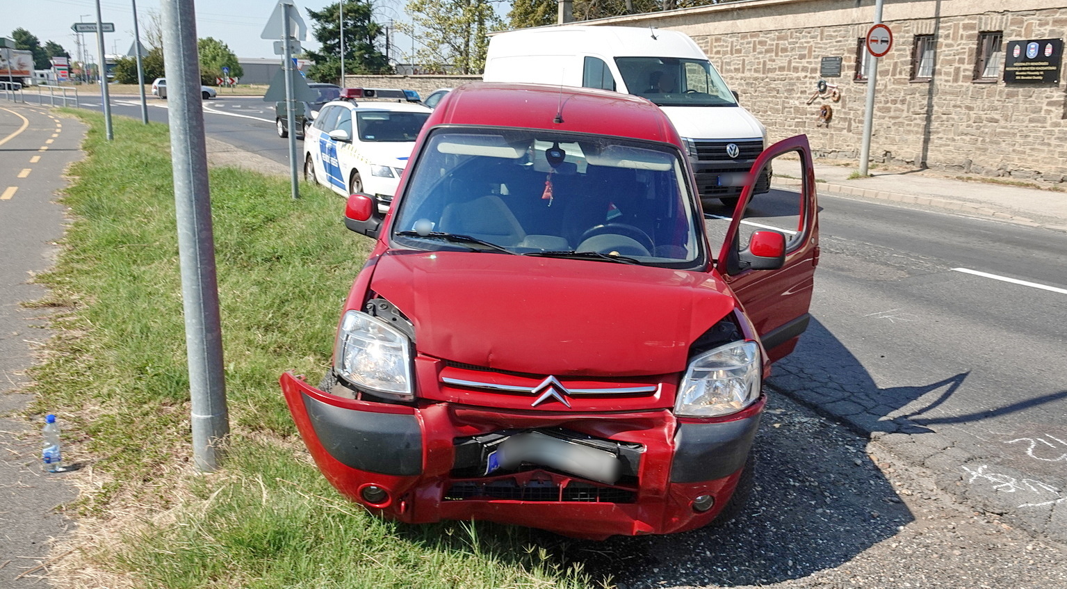 Megálló Toyotának és oszlopnak ütközött egy Citroen Szombathely határában