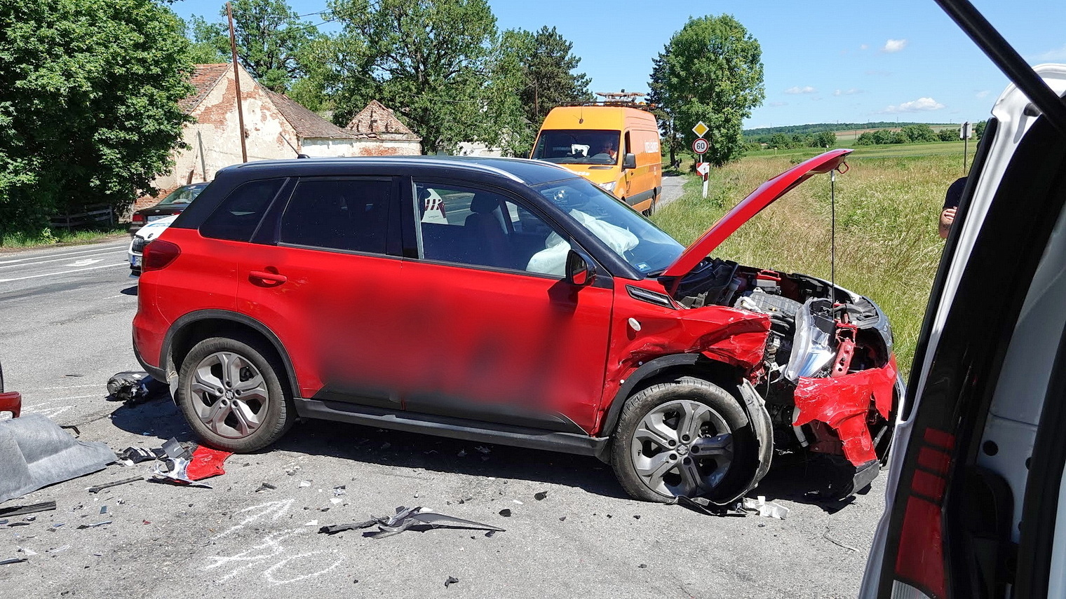 Suzuki kanyarodott Dacia elé a 87-es főúton, a kőszegfalvi elágazónál - hárman megsérültek
