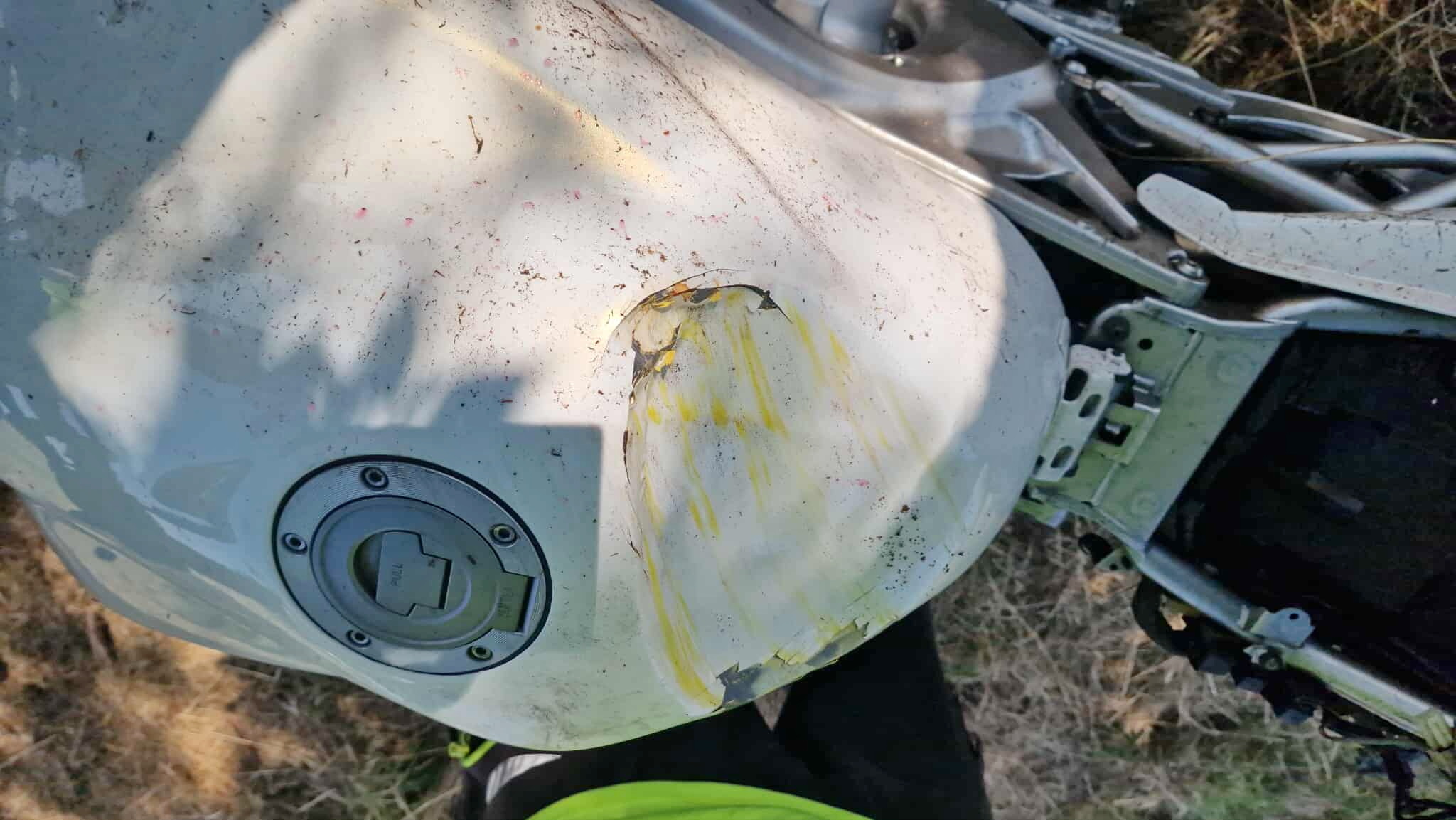 Előzésben lévő Yamaha előtt kezdett előzni egy VW - fának csapódott a motor a 84-esen Előzésben lévő Yamaha előtt kezdett előzni egy VW - fának csapódott a motor a 84-esen