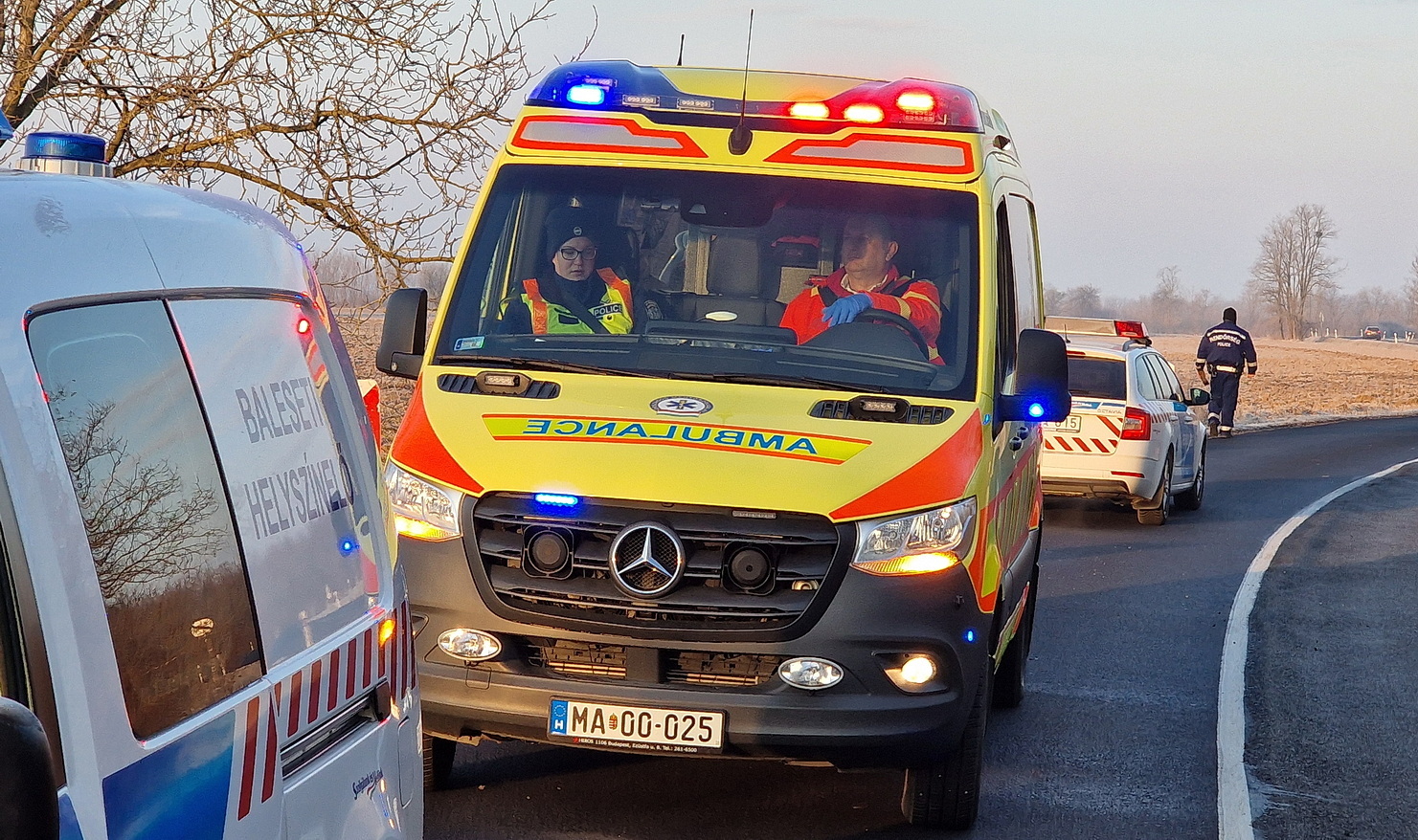 A sérült sofőrt rendőri kísérettel szállították kórházba