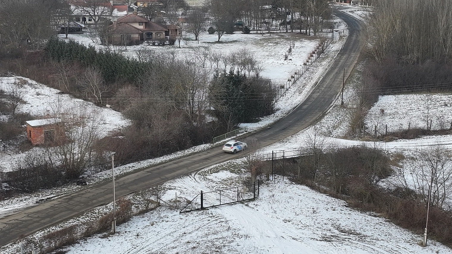 Rendőrautó Nárai közelében