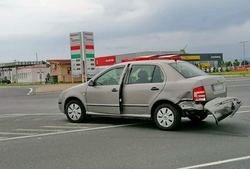 A balesetet okozó sofőr nem vette észre a 86-os főúton érkező járművet