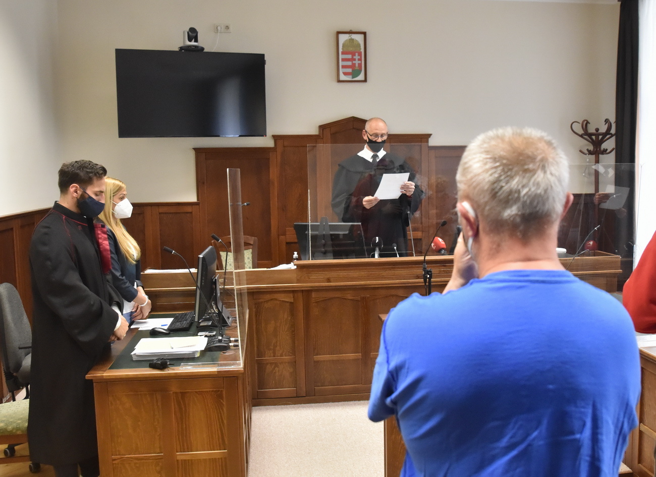 Dr. Nárai József bíró kihirdeti az elsőfokú ítéletet a halálos kukásautó-balesettel kapcsolatban