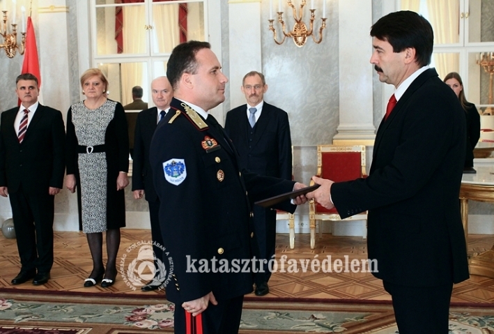 Az ünnepségen jelen volt Pintér Sándor belügyminiszter és Hende Csaba honvédelmi miniszter is