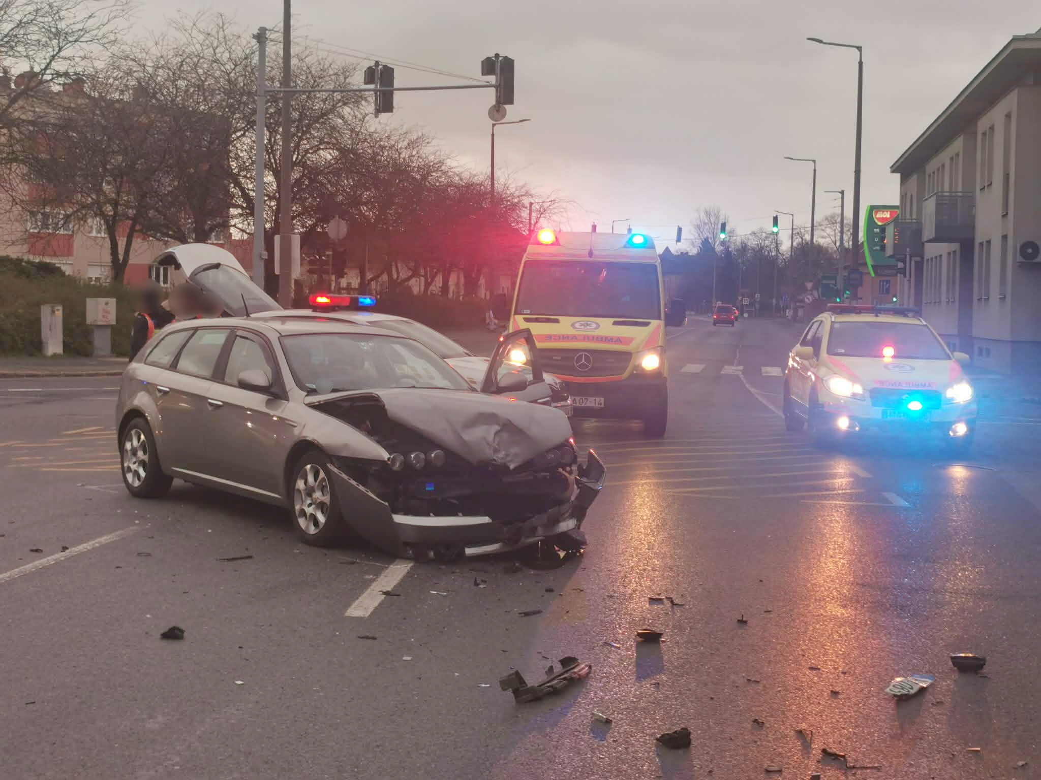 Megpördítette az elé hajtó VW-t egy Alfa Romeo Szombathelyen
