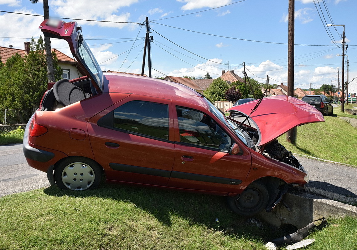 Méhcsípés után baleset Lukácsházán