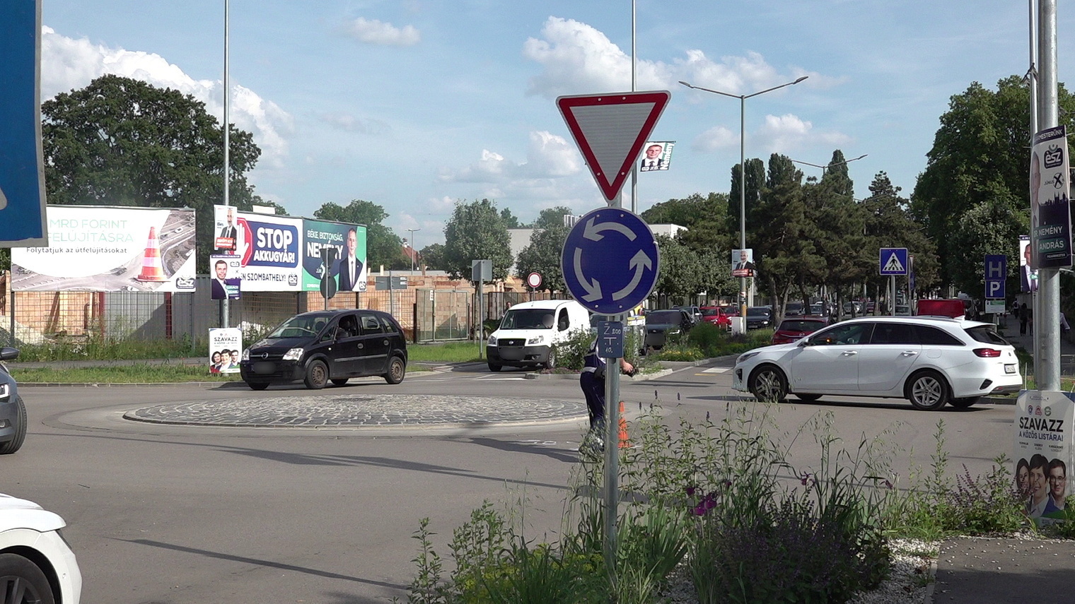 Kerékpáros fiút lökött fel egy körforgalomba behajtó BMW Szombathelyen