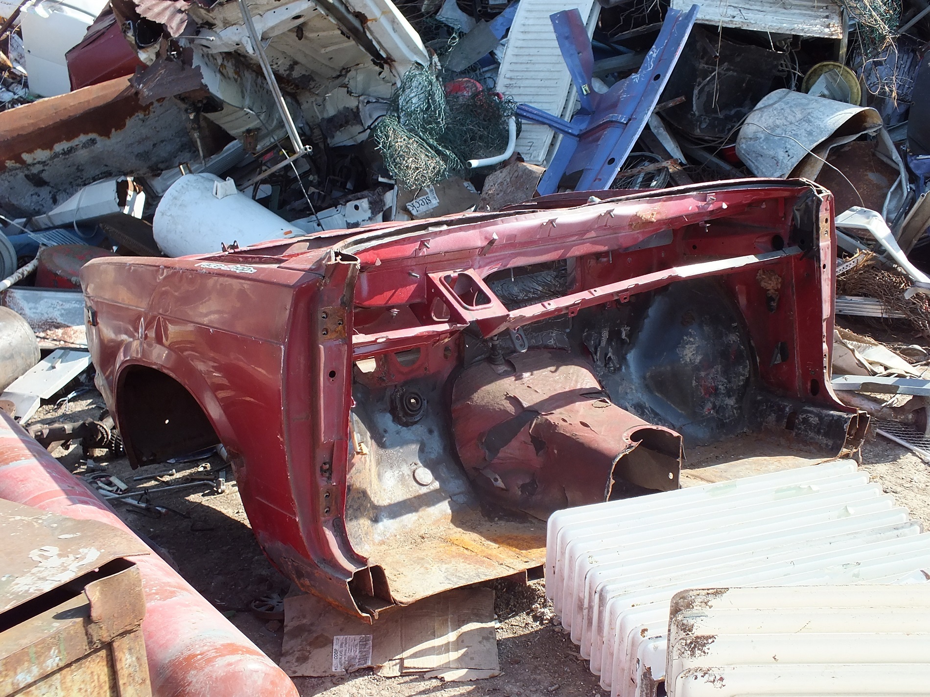 Ladát loptak az ózdi fiatalok, bontóban "értékesítették"