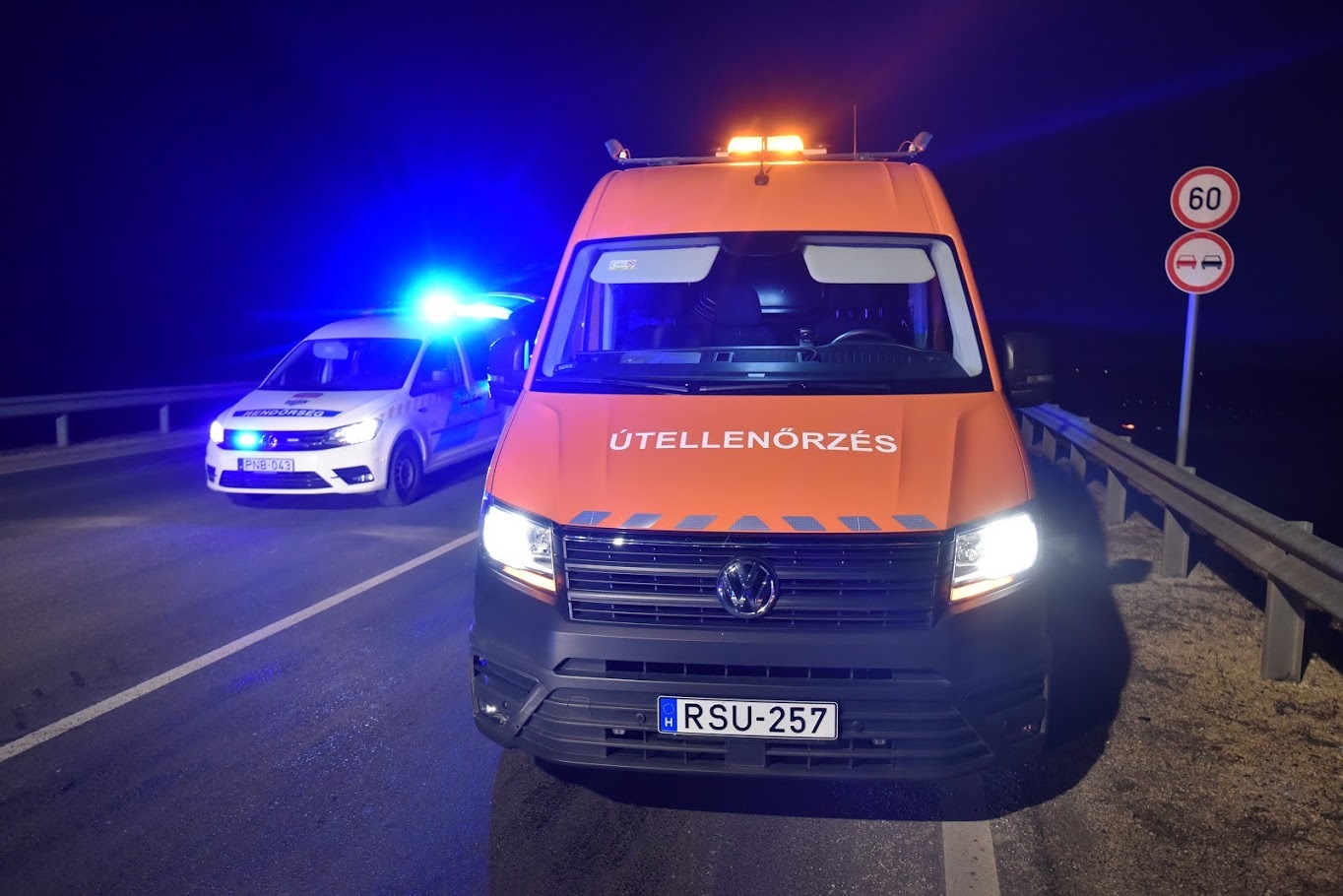 A Magyar Közút útellenőr autója