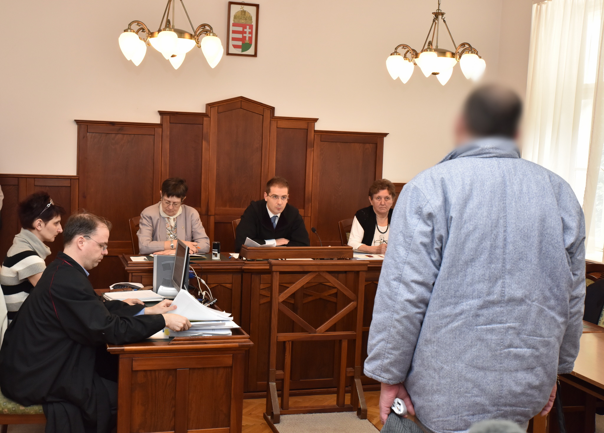 R. A. Károly tagadja a rablást