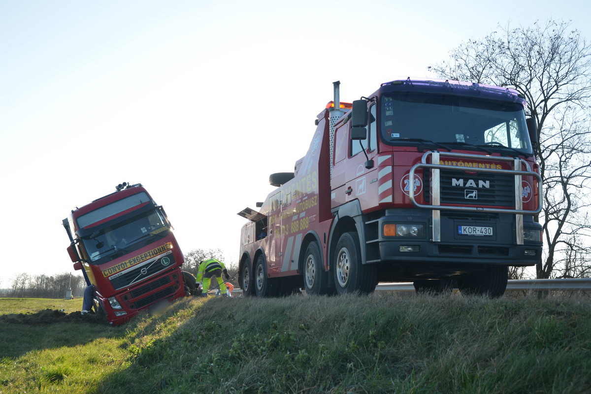 Halálos baleset a 87-es főúton Csempeszkopács és Rum között