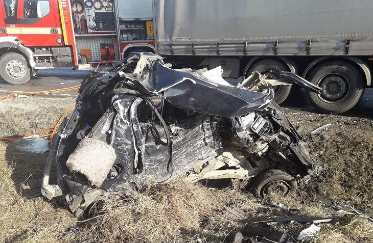 Halálos baleset a 10-es főúton, Leányvár közelében