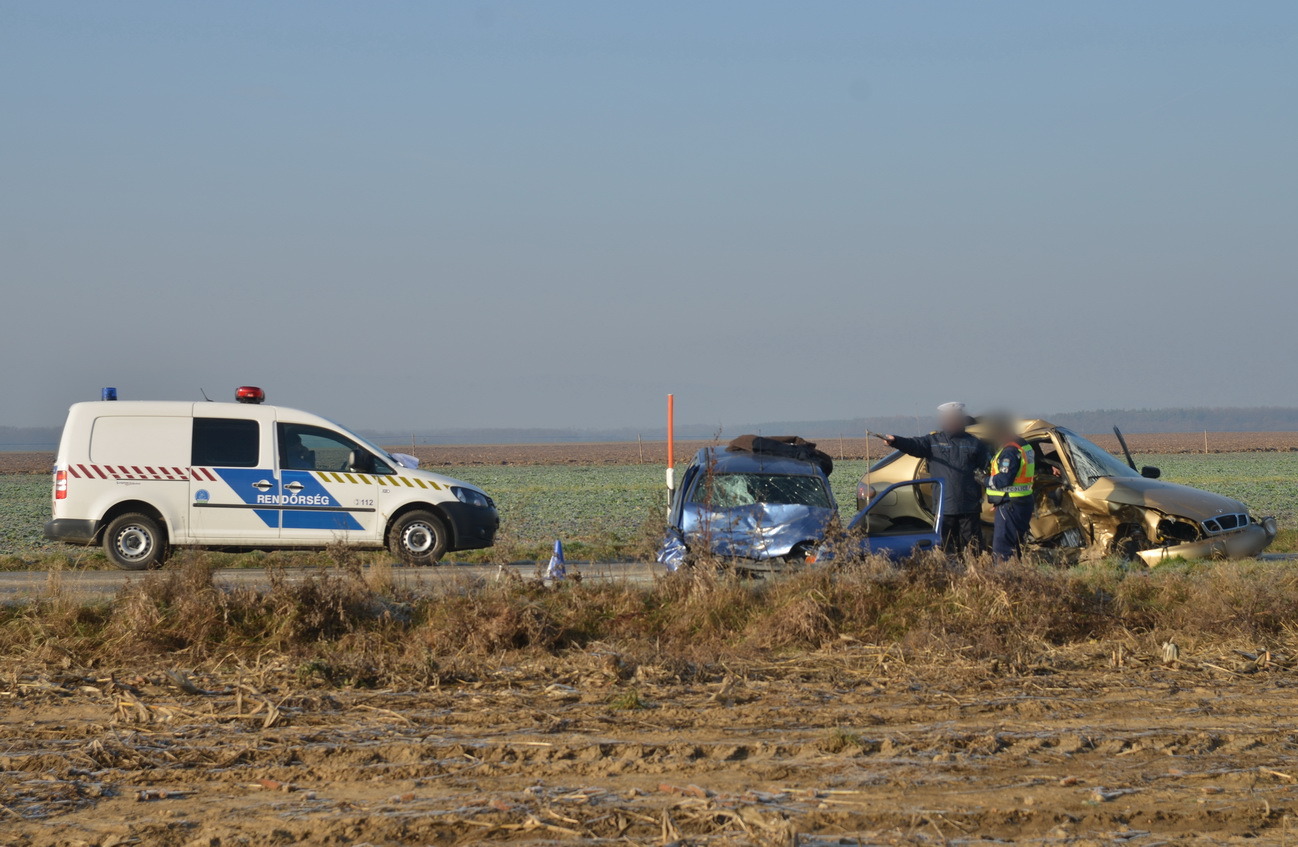Várandós nő vesztette életét a tömördi frontális balesetben