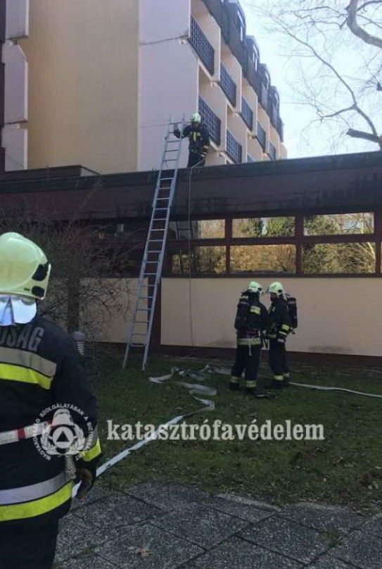 Tűzoltók gyakorlatoztak egy sárvári szállodában