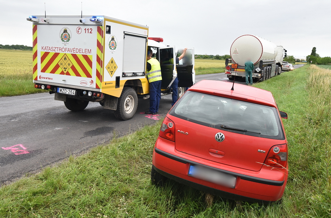 A VW nekiütközött a tartályautó hátuljának