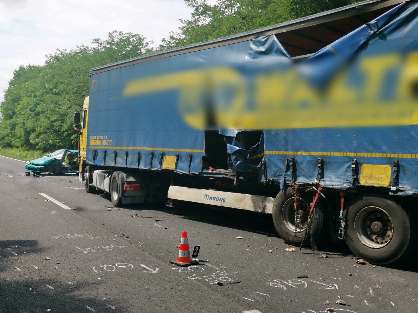 Halálos baleset Karakónál - Suzuki tért át teherautó elé