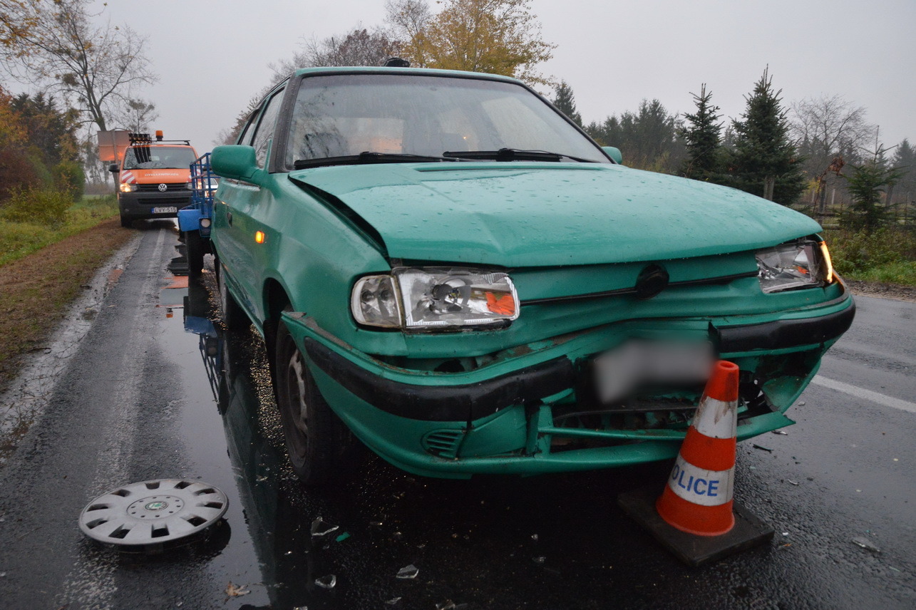 Ráfutásos baleset esőben a 87-es főúton