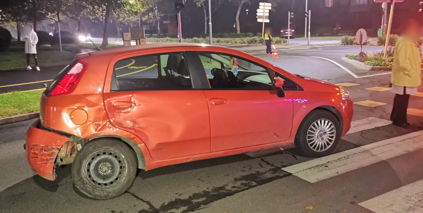 Fiat gurult VW elé Szombathelyen - kereszteződésbe pördült az okozó