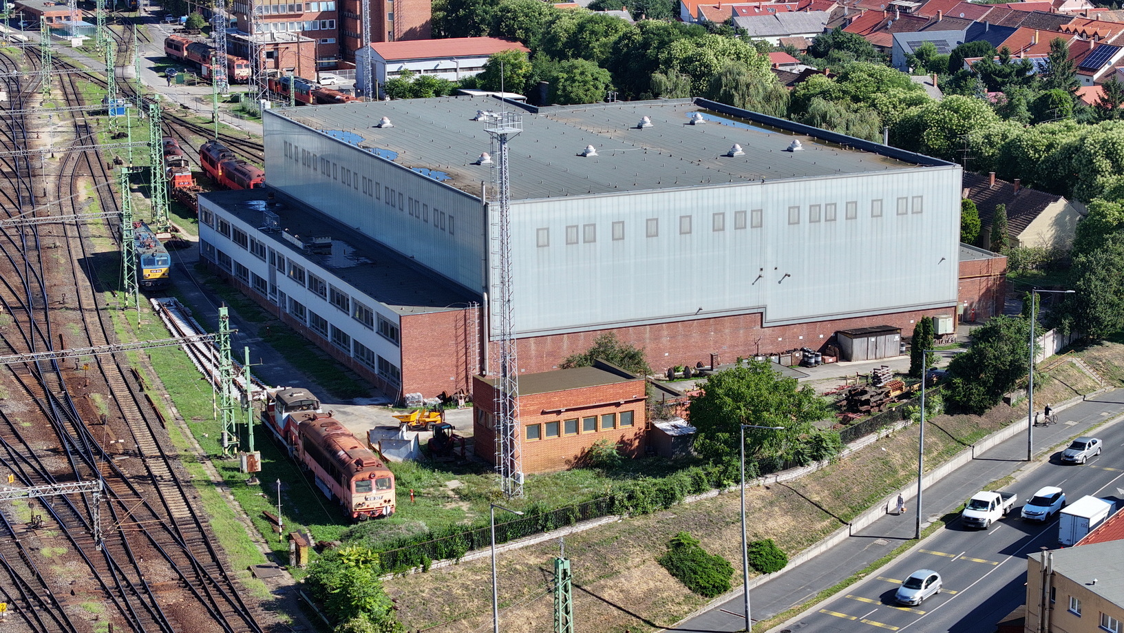 Hajnalban mászott oszlopra egy férfi vasúti területen