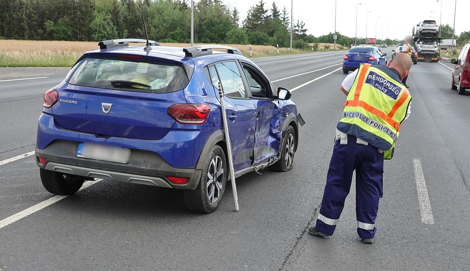 Kis sebességgel sorolt volna a belső sávba a 86-oson, Daciának ütközött egy Chevrolet Szombathely határában