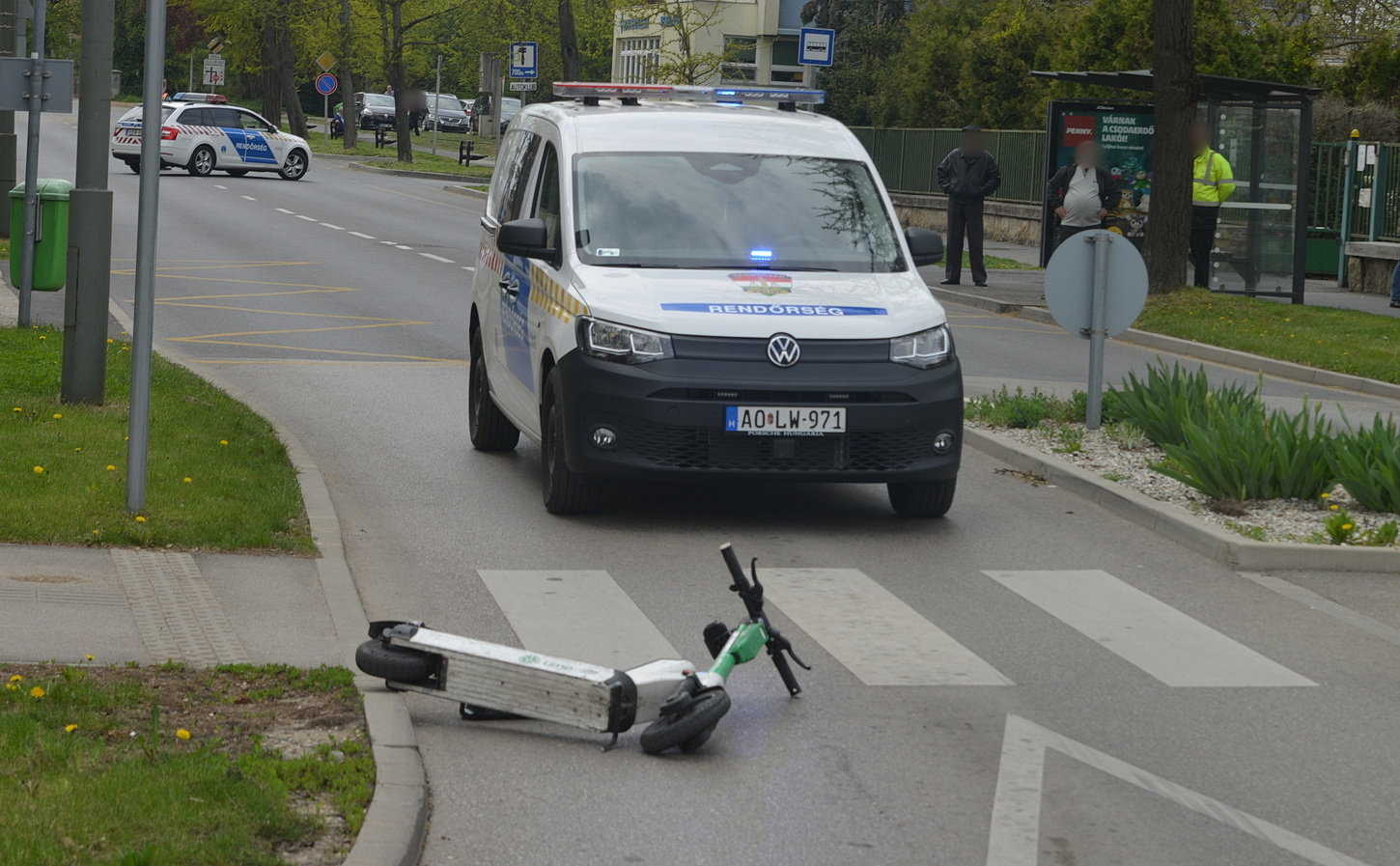 Elektromos rolleres férfit ütött el egy Suzuki a szombathelyi Markusovszky kórháznál lévő  körforgalomban