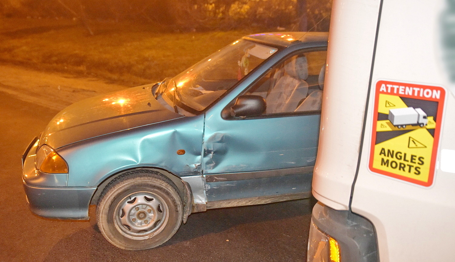 Holtteres baleset Szombathely határában - Scania fordított maga elé Suzukit