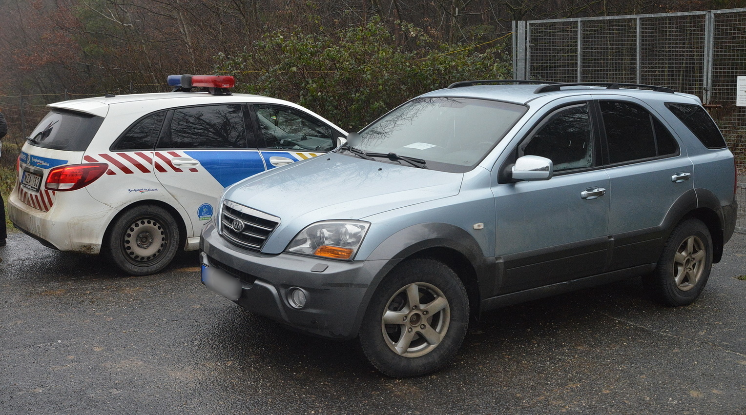 KIA-ról leszakadó kardántengely rongált meg egy Suzukit és egy Opelt a 86-os főúton, Egyházasrádóc közelében