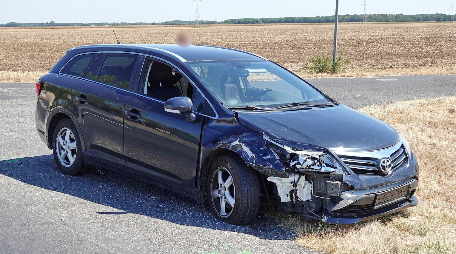 Két Toyota ütközött Lócs közelében - próbált kitérni a vétlen sofőr